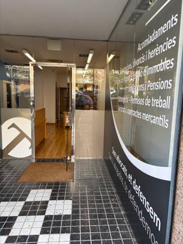 Local comercial en Alquiler en Carrer Lluís el Pietós en Cerdanyola Sud