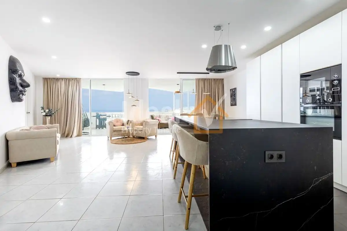 Apartment with pool for sale in Costa Adeje, imagen 2