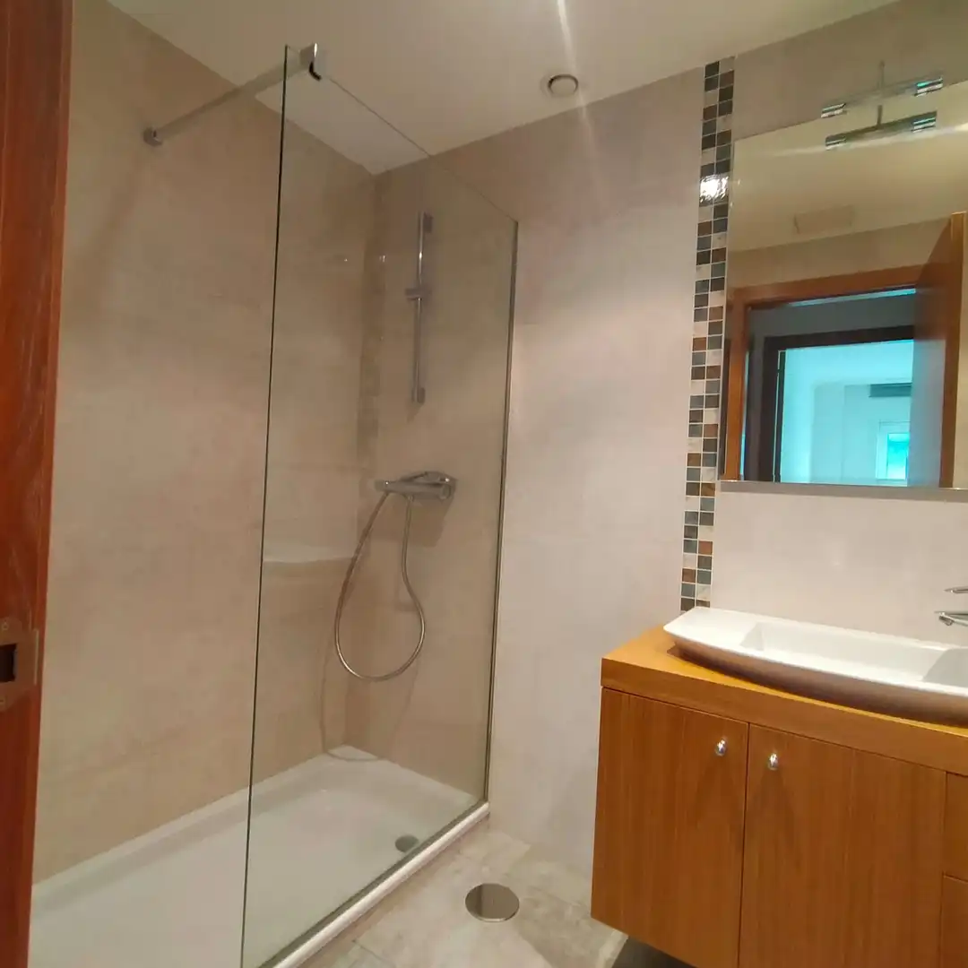 Baño de Piso en venta en Santiago de Compostela  con Calefacción, Jardín privado y Parquet