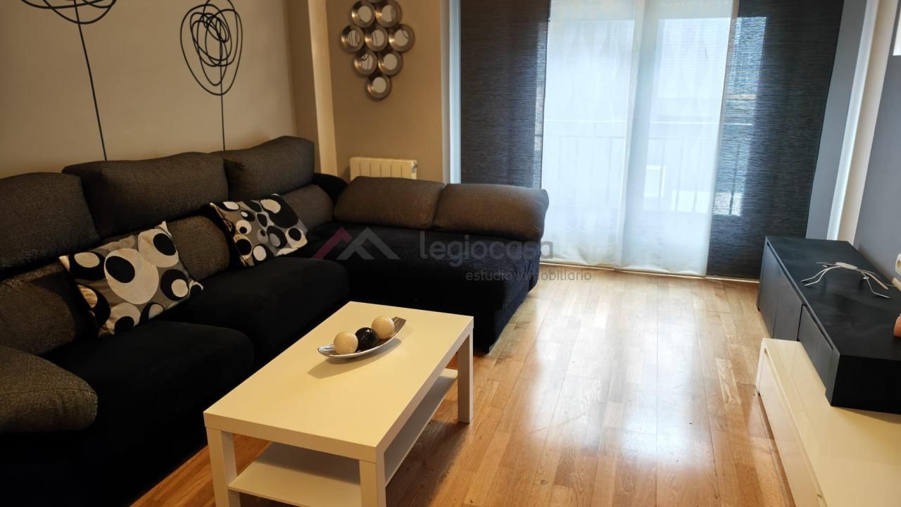 Sala d'estar de Apartament de lloguer en San Andrés del Rabanedo amb Calefacció, Terrassa i Moblat