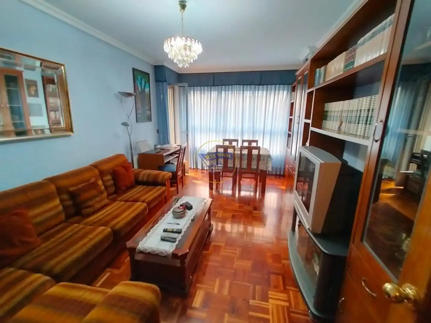 Sala d'estar de Pis de lloguer en Vigo  amb Calefacció, Parquet i Moblat
