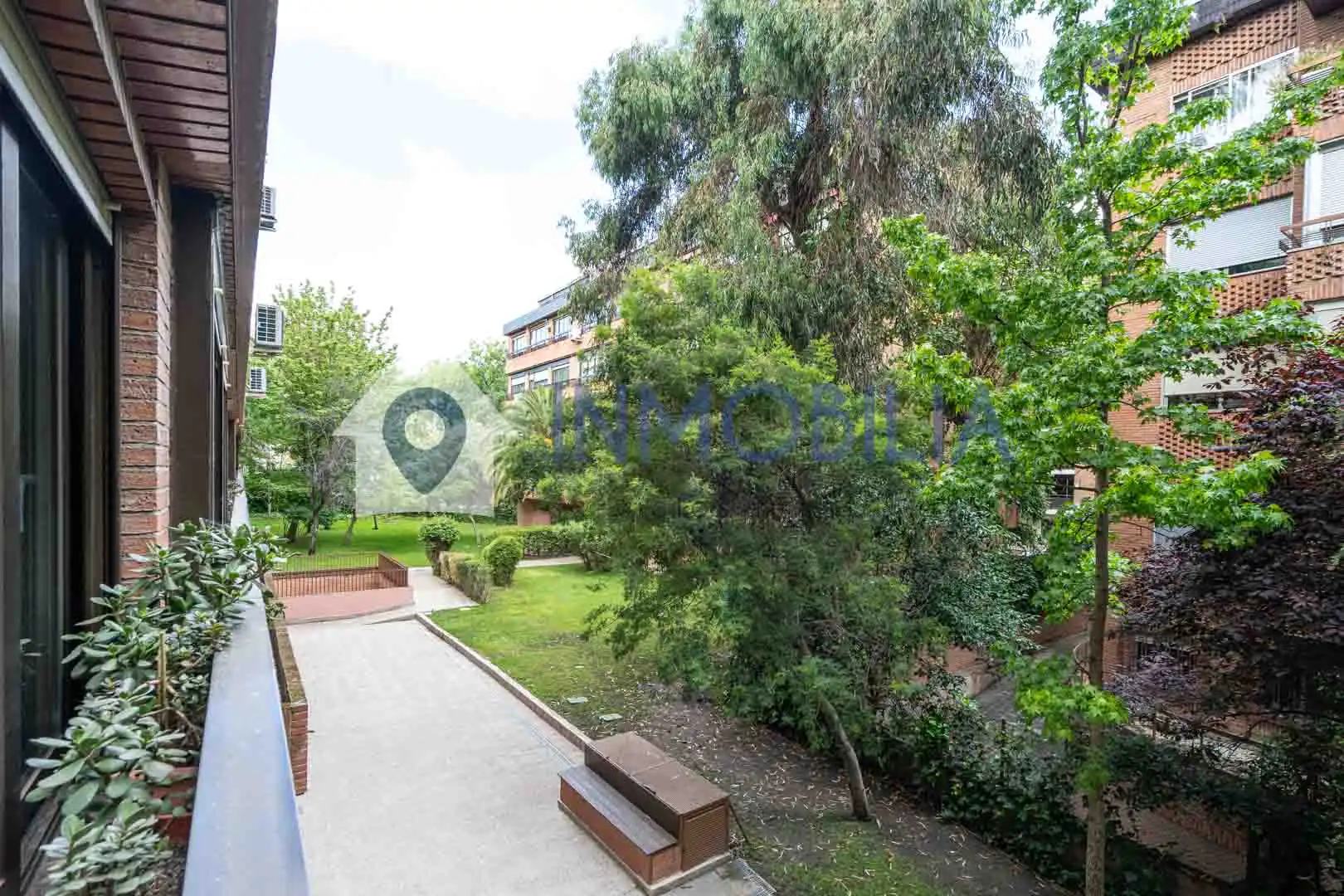 Jardín de Piso en venta en Madrid con Calefacción, Jardín privado y Trastero