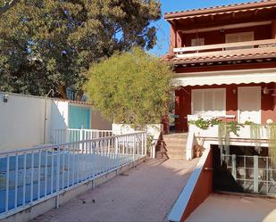 Jardí de Casa adosada de lloguer en Benicasim / Benicàssim amb Aire condicionat, Terrassa i Piscina