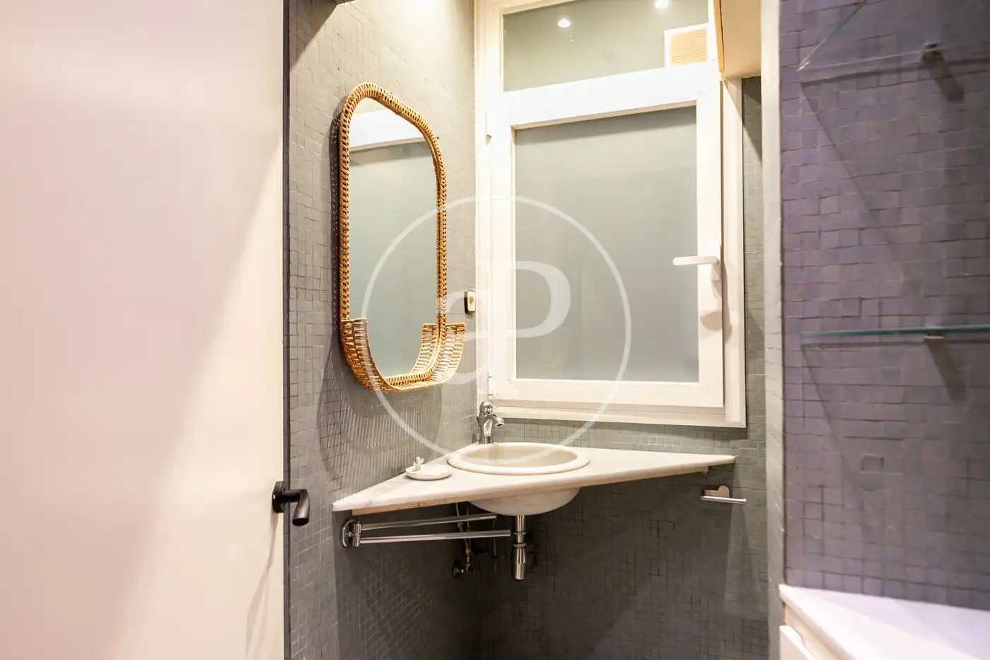 Badezimmer von Wohnung zum Verkauf in Barcelona mit Klimaanlage, Heizung und Möbliert