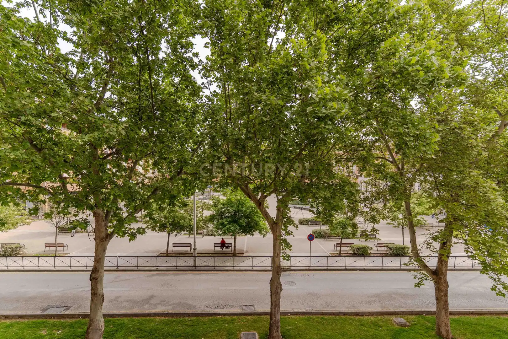 Vista exterior de Apartament en venda en Granada amb Balcó