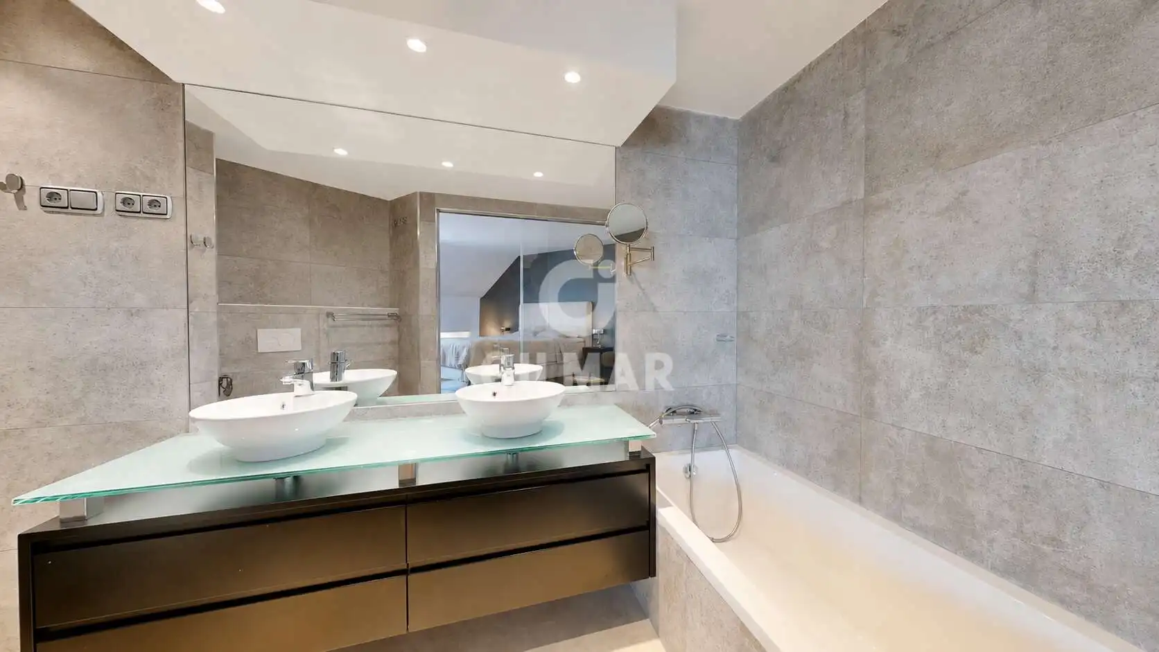 Baño de Ático en venta en Benalmádena con Calefacción, Jardín privado y Trastero