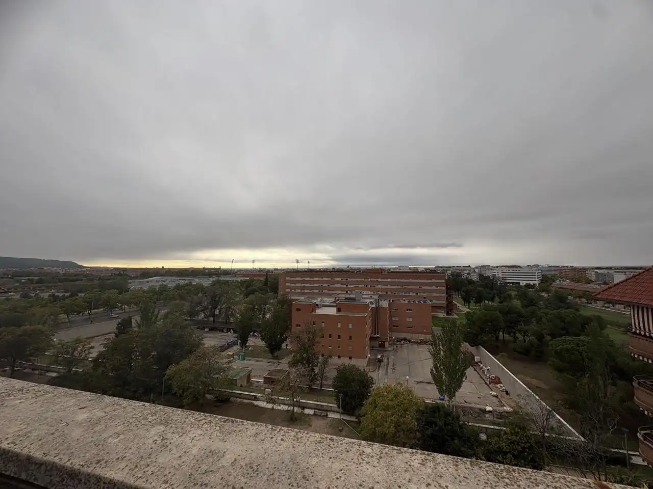 Vista exterior de Dúplex de alquiler en Alcalá de Henares con Calefacción, Terraza y Trastero