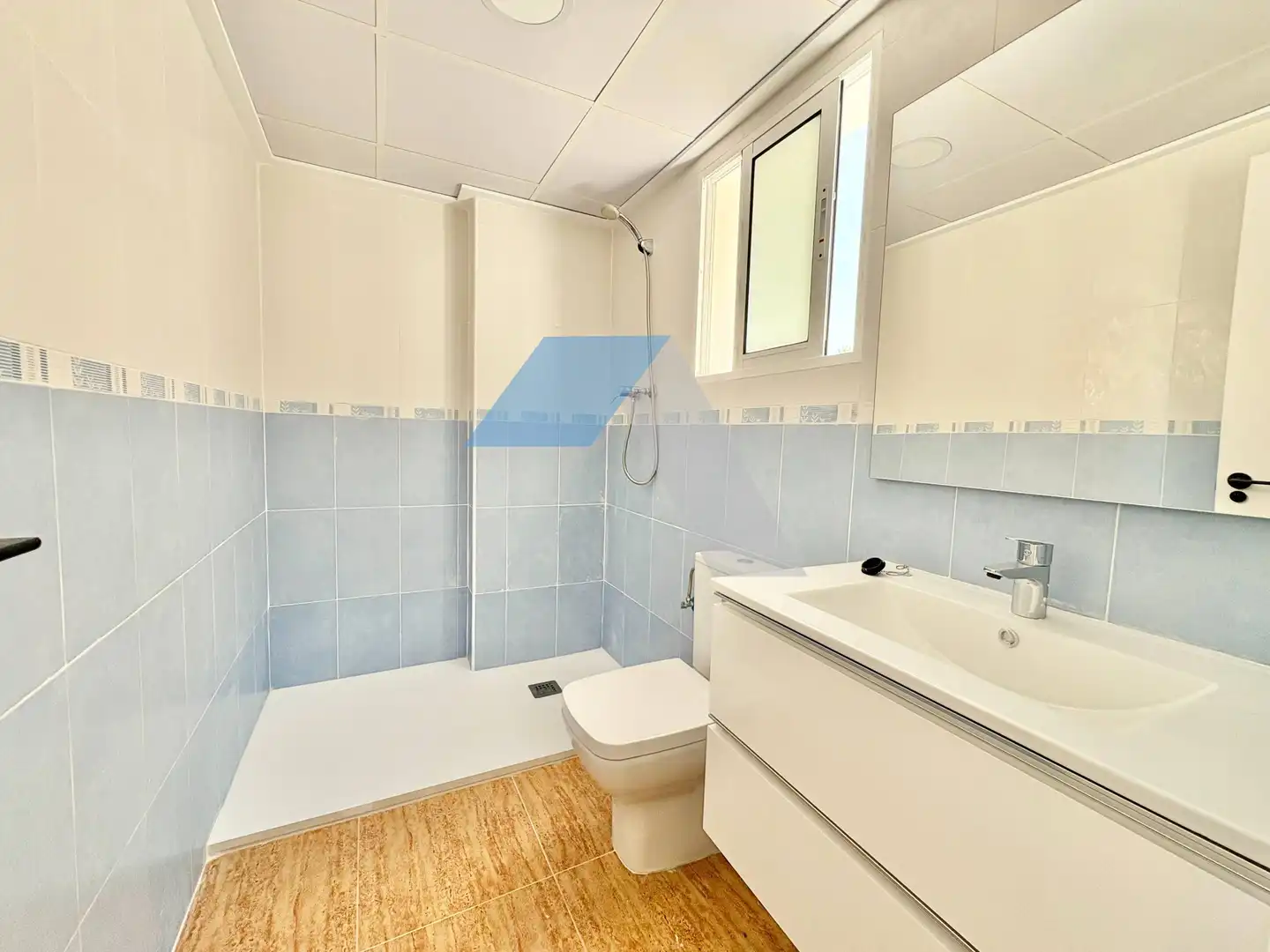 Bany de Casa o xalet en venda en Castalla amb Jardí privat, Terrassa i Piscina comunitària