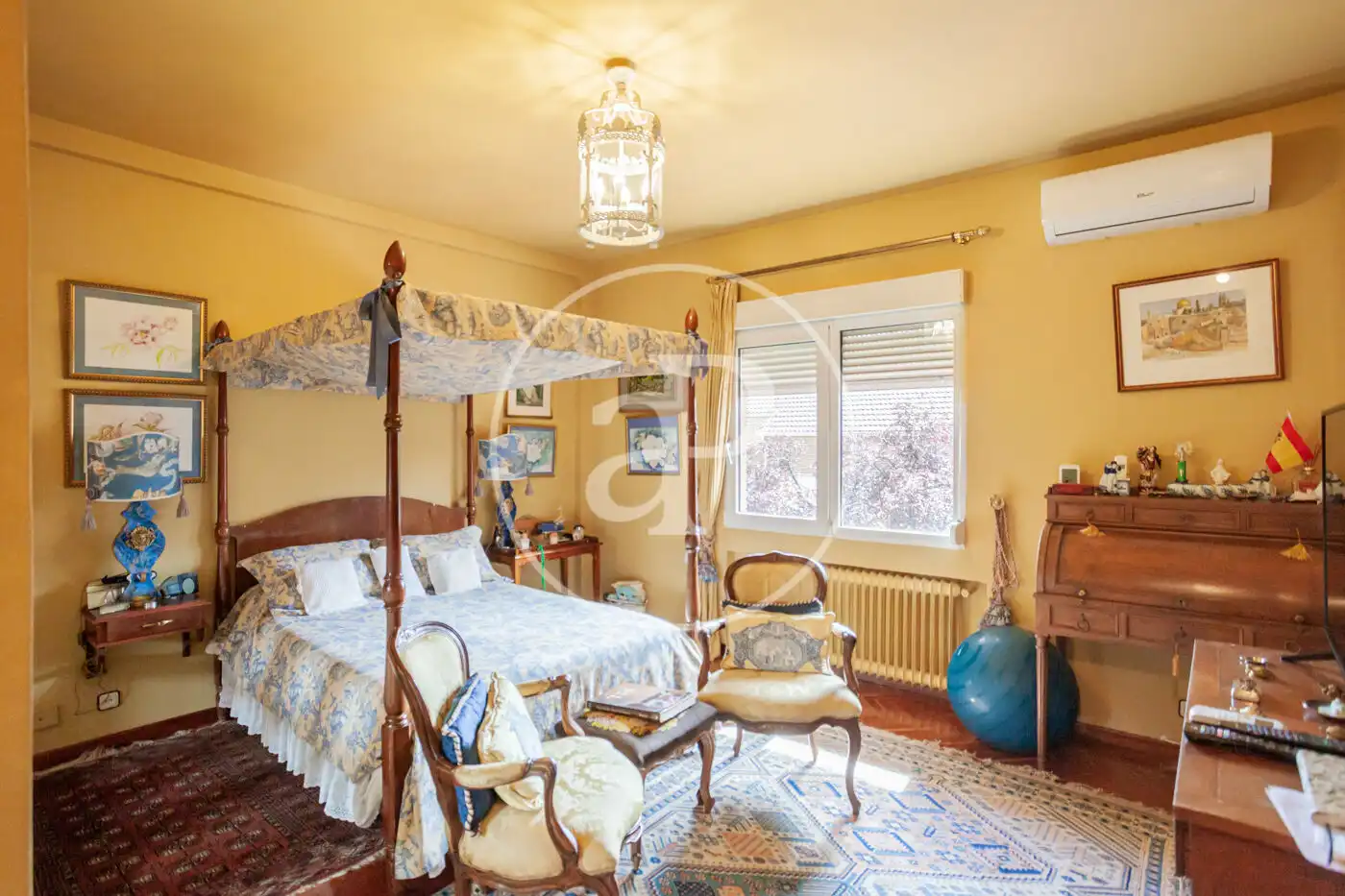 Dormitori de Casa adosada en venda en Madrid amb Aire condicionat, Calefacció i Jardí privat