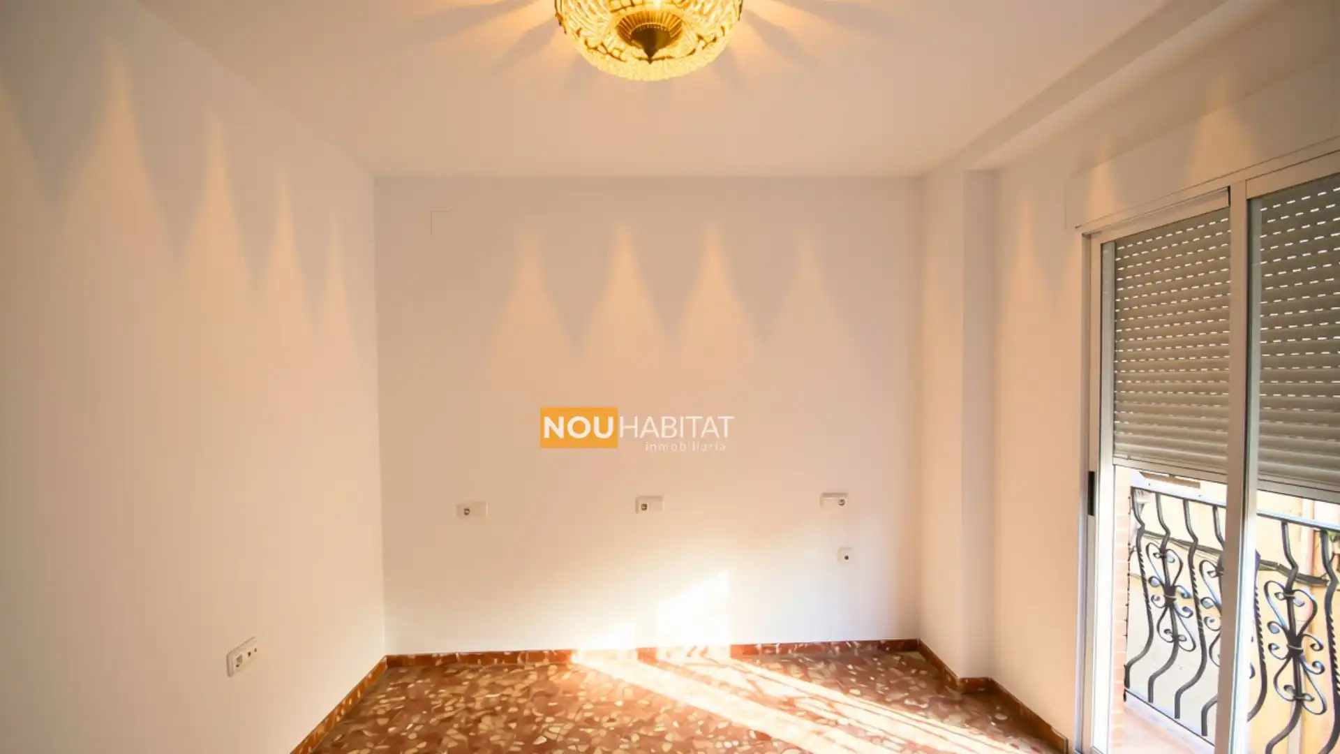 Schlafzimmer von Wohnung zur Miete in Montserrat mit Balkon