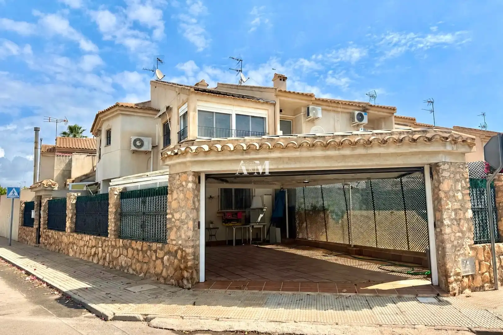 Vista exterior de Casa adosada en venda en San Javier amb Aire condicionat, Calefacció i Jardí privat