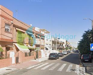 Vista exterior de Casa o xalet en venda en  Sevilla Capital amb Terrassa