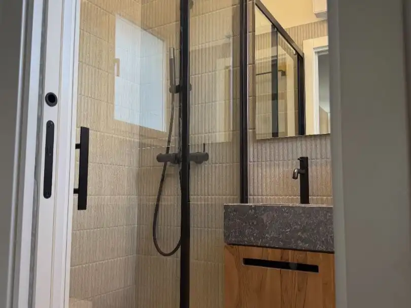 Badezimmer von Wohnung zum Verkauf in  Madrid Capital mit Klimaanlage und Balkon