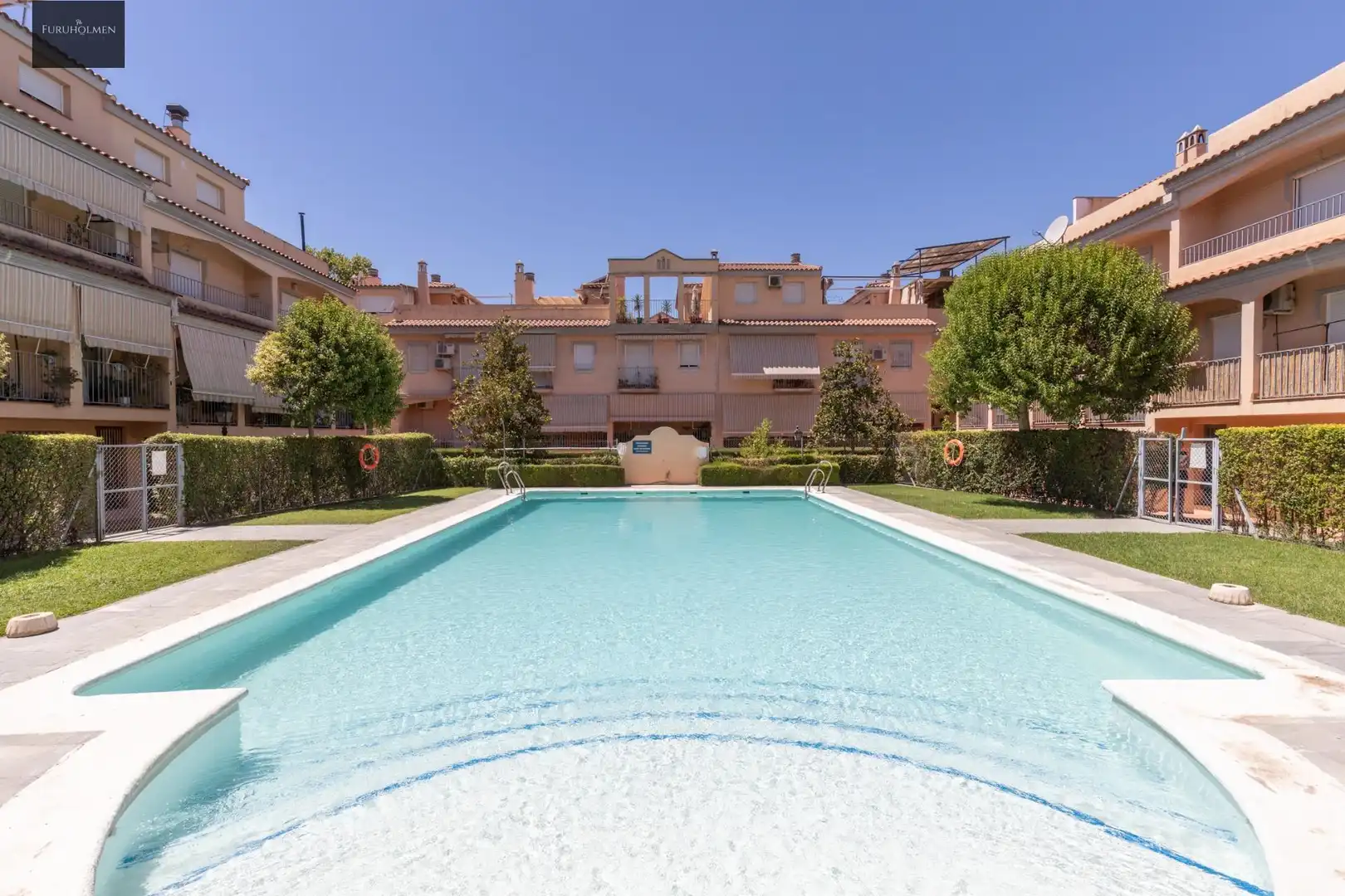 Adosado con piscina en venta en Calle Iznájar, imagen 2