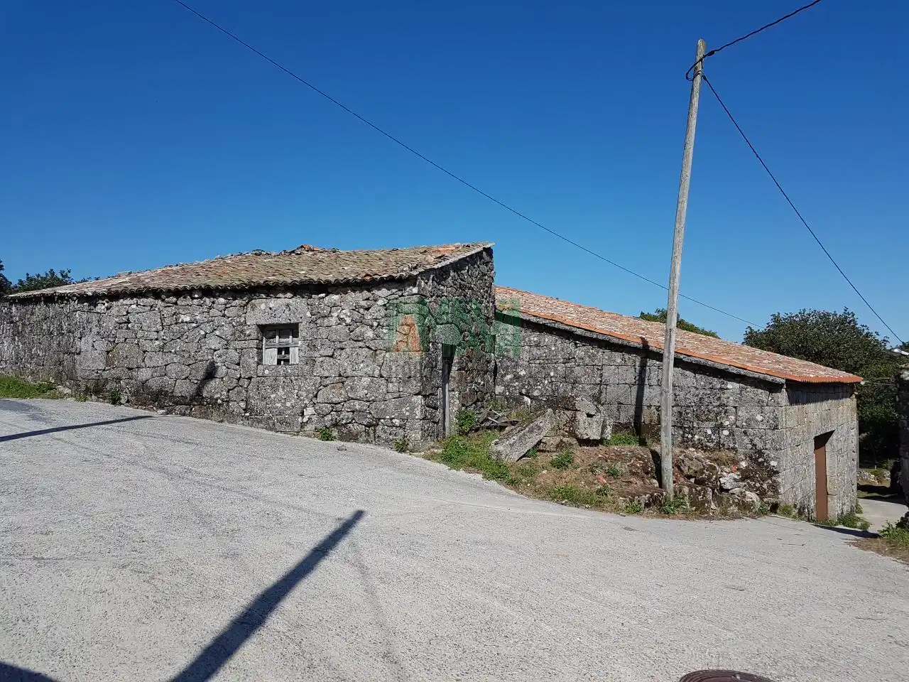 Vista exterior de Finca rústica en venda en Parada de Sil amb Jardí privat