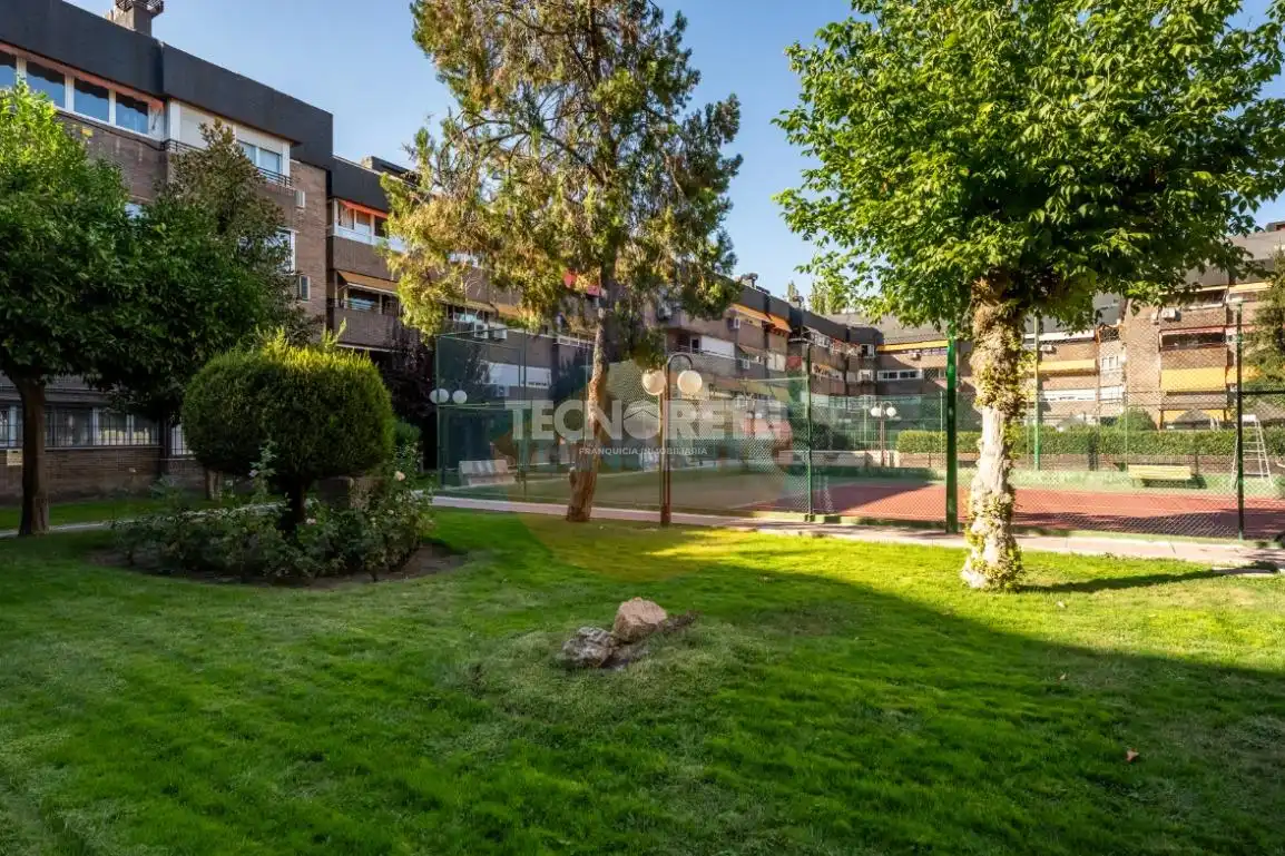 Vista exterior de Pis en venda en Majadahonda amb Calefacció, Terrassa i Traster