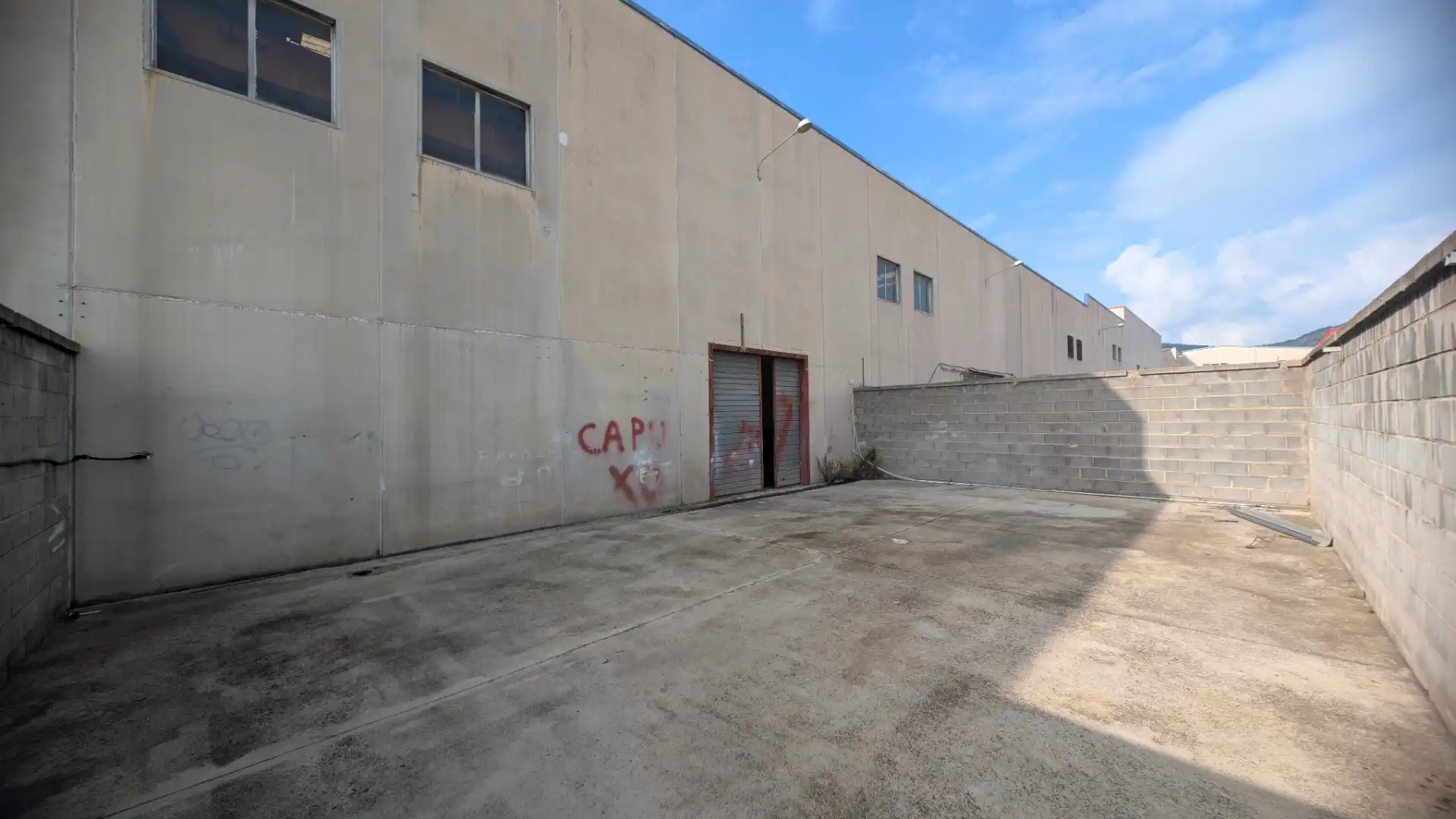 Vista exterior de Nave industrial en venta en El Vendrell