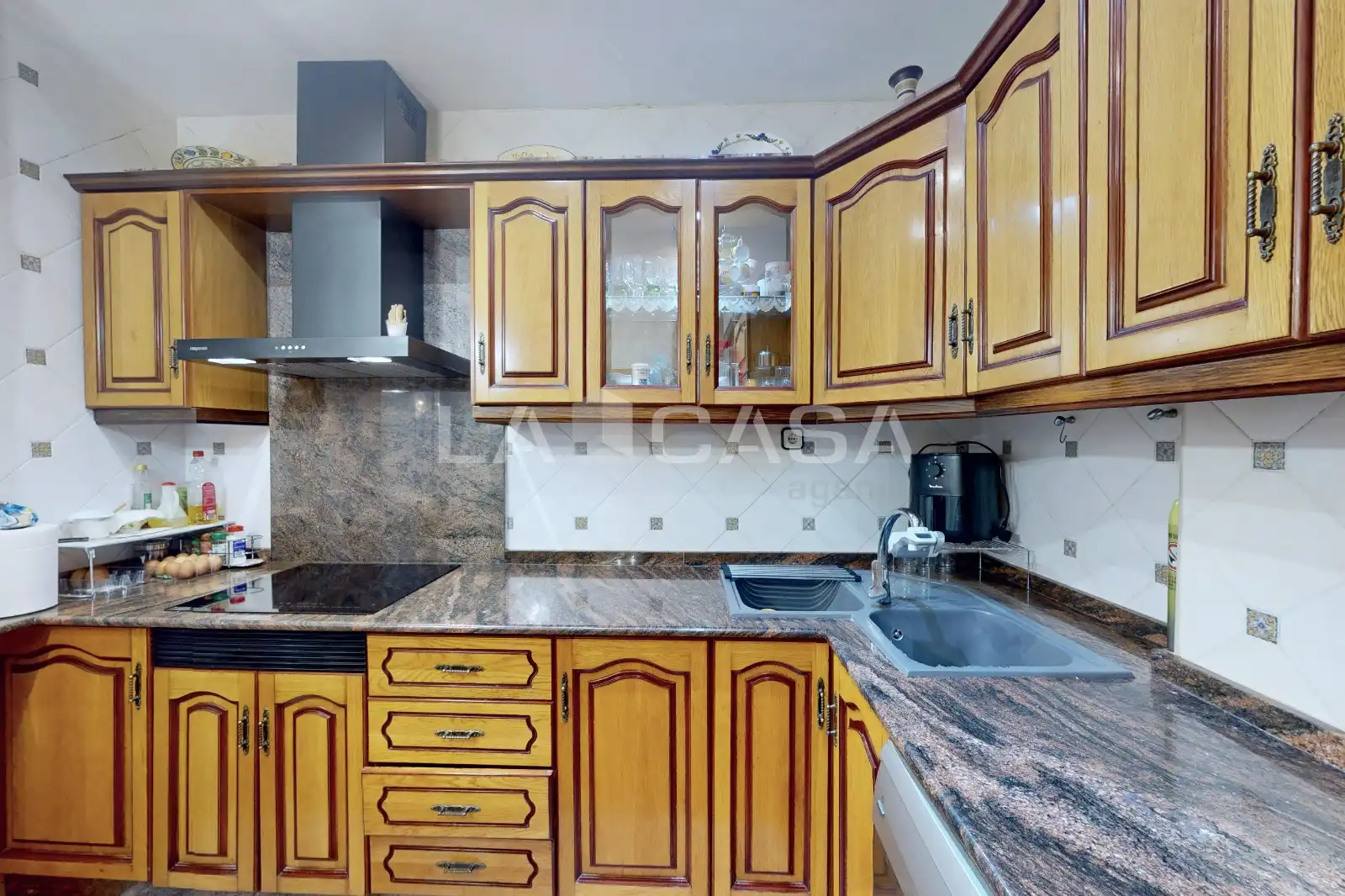 Cuina de Casa adosada en venda en Valencia amb Aire condicionat, Terrassa i Traster