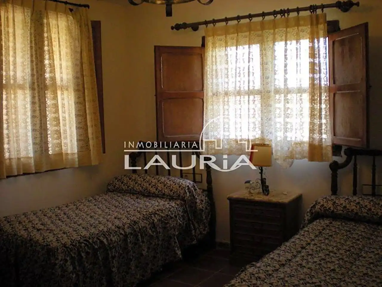 Bedroom of Houses for sale in Alpuente  with Air Conditioner and Terrace