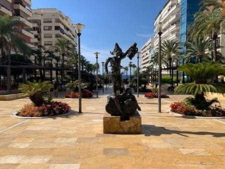 Außenansicht von Wohnung zum Verkauf in Marbella mit Klimaanlage, Terrasse und Balkon