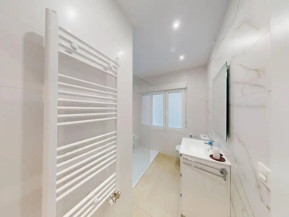 Bathroom of Flat for share in Centro