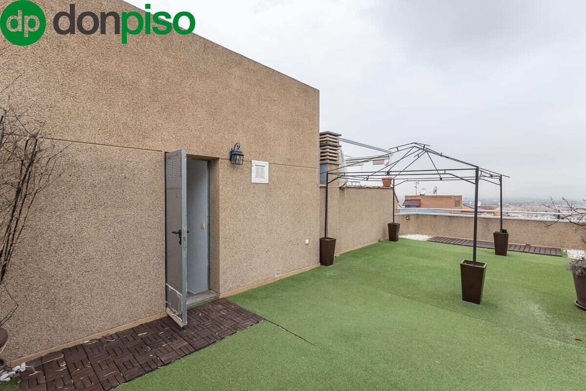 Terrasse von Dachboden zum Verkauf in  Granada Capital mit Klimaanlage, Terrasse und Abstellraum