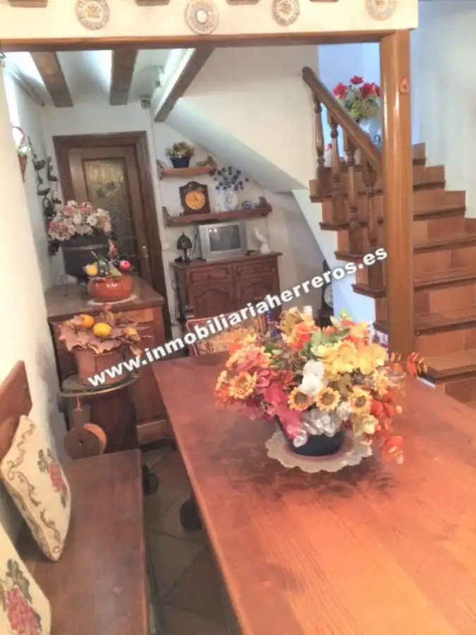 Casa adosada en venta en Viguera con Calefacción, Parquet y Trastero
