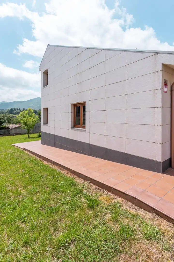 Vista exterior de Casa o xalet en venda en Bimenes amb Calefacció, Jardí privat i Terrassa