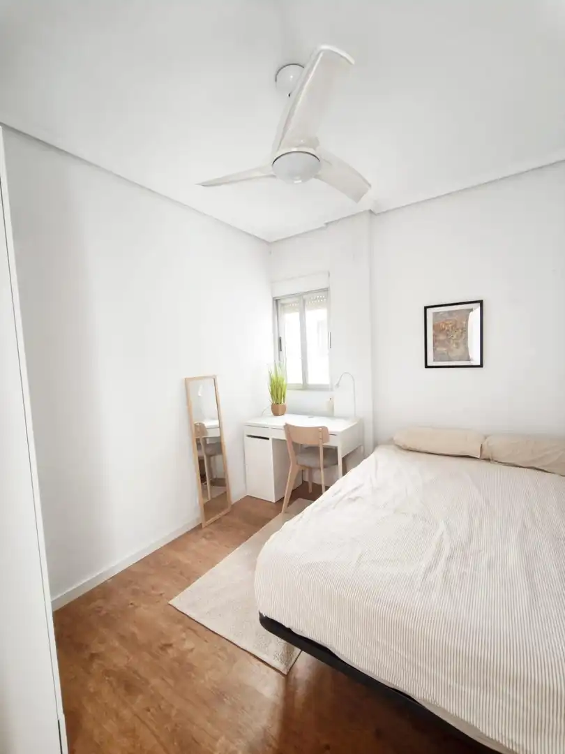 Bedroom of Flat for rent in Valencia  with Air Conditioner, Parquet flooring and Terrace
