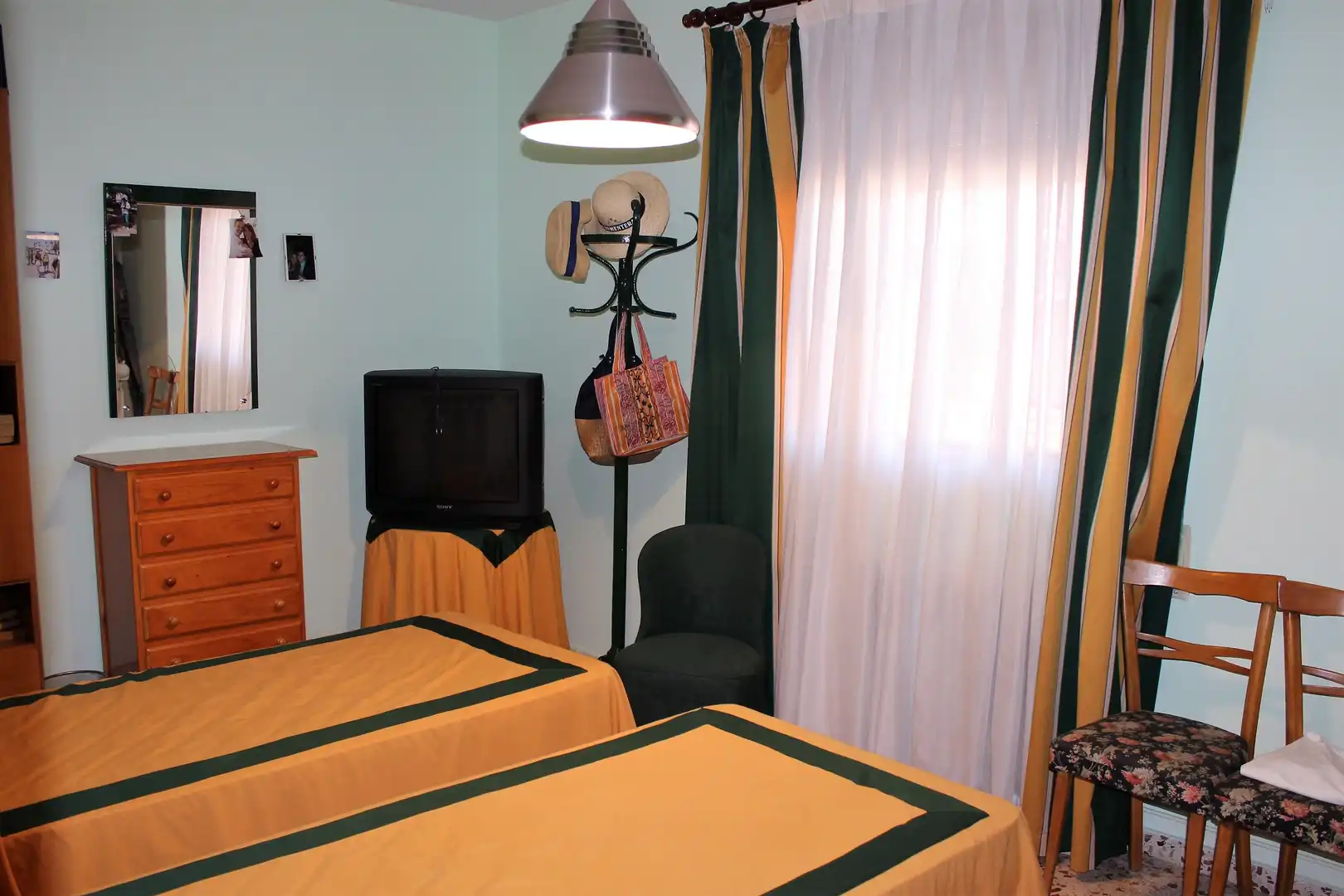 Habitación de Casa adosada en venta en Brazatortas con Calefacción, Jardín privado y Piscina