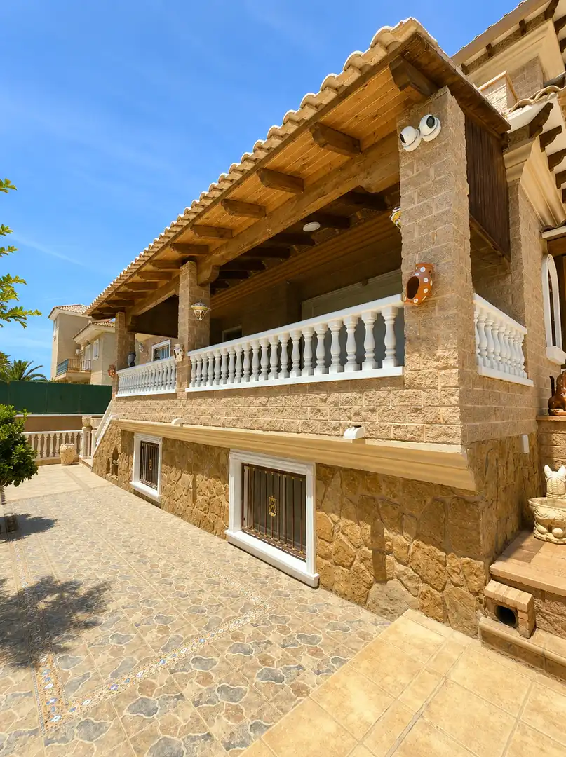 Detached house with pool for sale in Nueva Torrevieja - Aguas Nuevas, imagen 3