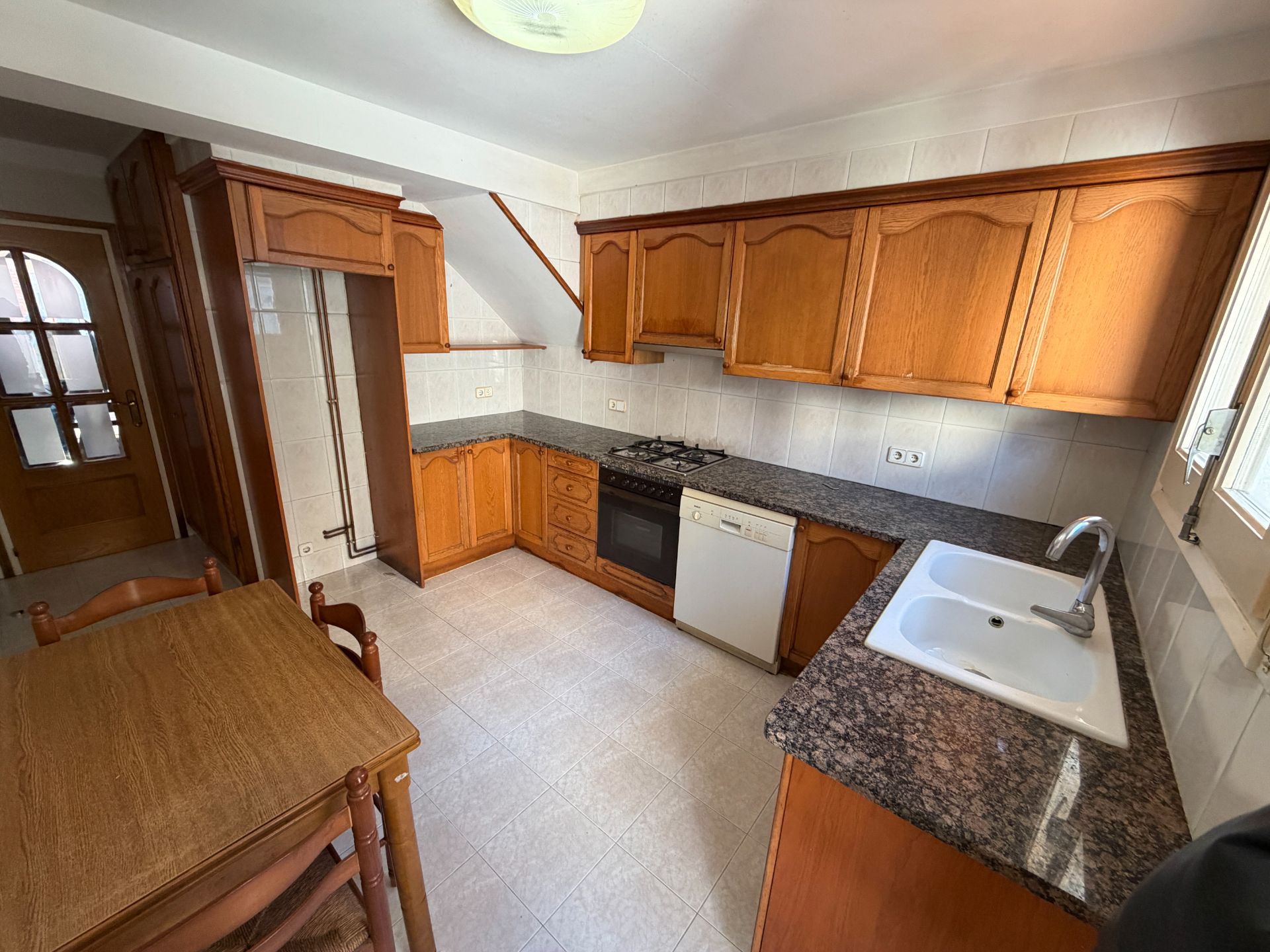 Cuina de Casa adosada en venda en Olot amb Terrassa i Balcó