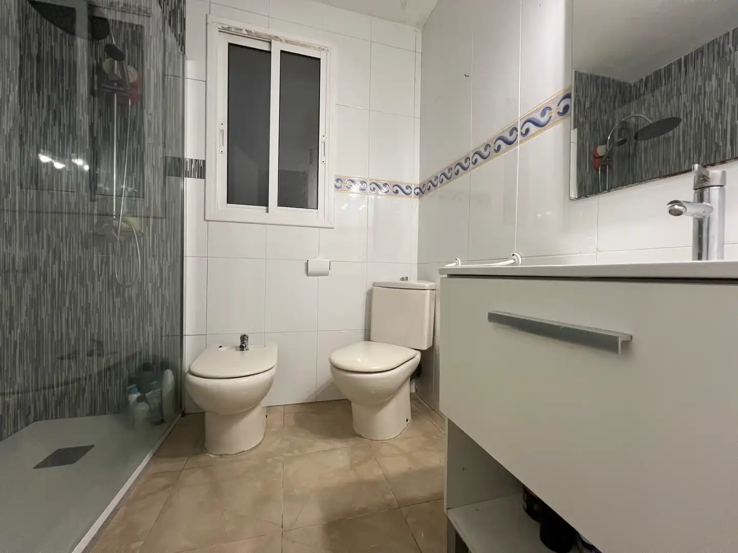 Bany de Pis en venda en Reus amb Moblat, Forn i Rentadora