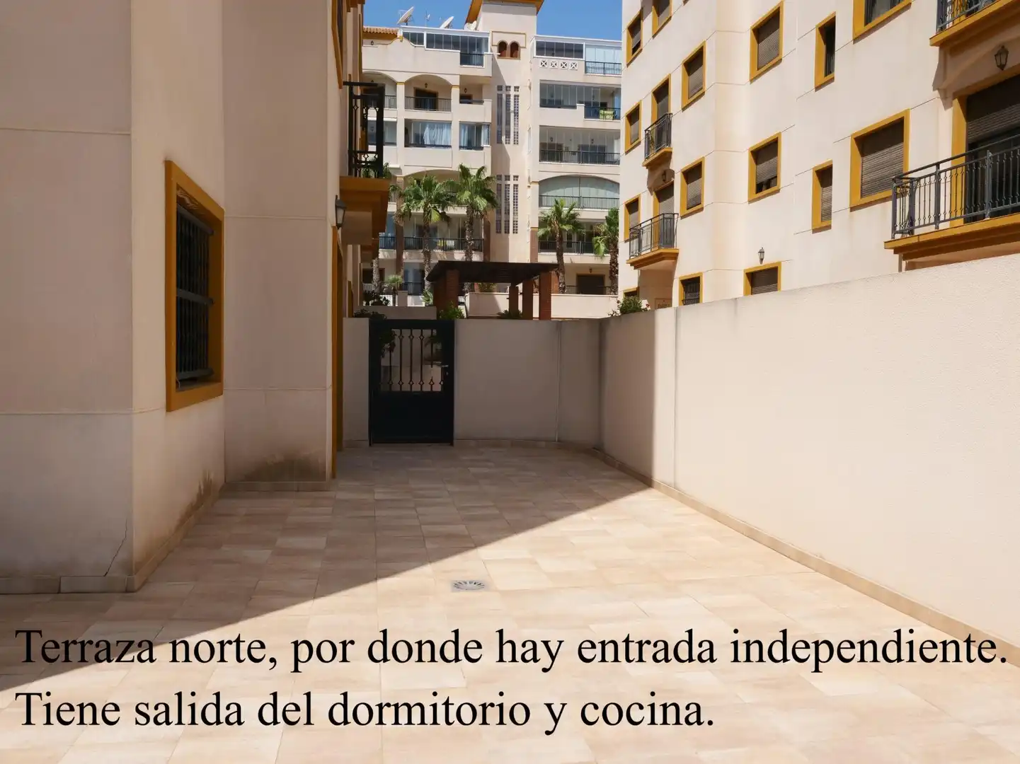 Vista exterior de Apartamento en venta en Guardamar del Segura con Aire acondicionado, Jardín privado y Terraza
