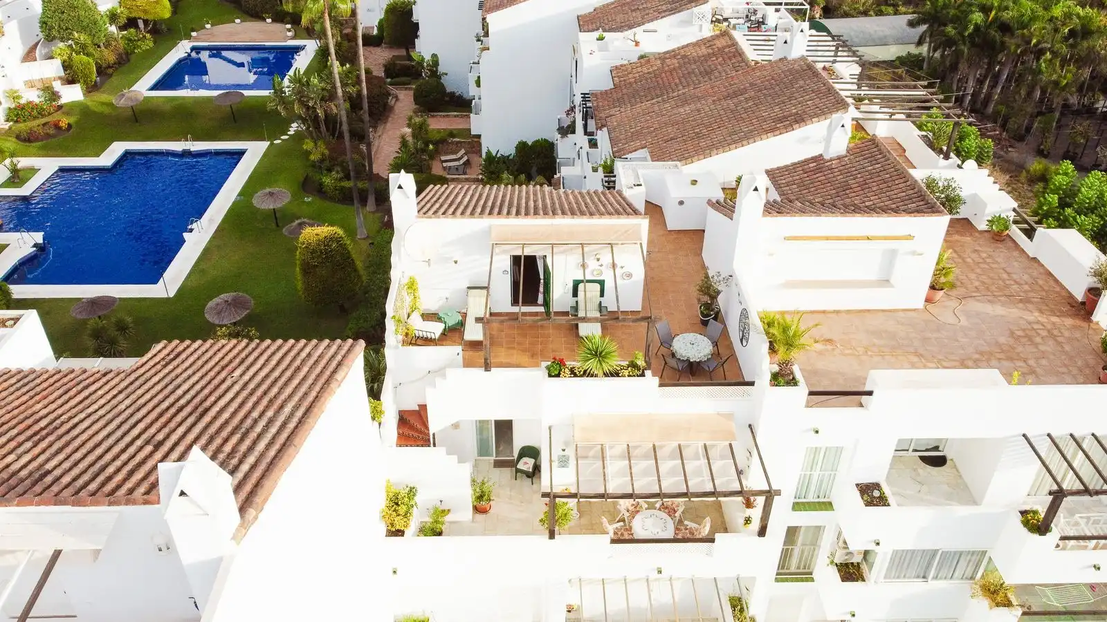 Vista exterior de Ático en venta en Estepona con Aire acondicionado, Terraza y Amueblado
