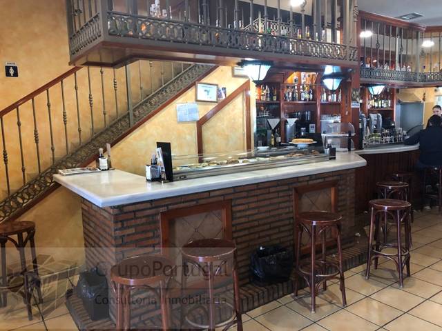 Local comercial en Alquiler en Las Castañeras - Bulevar