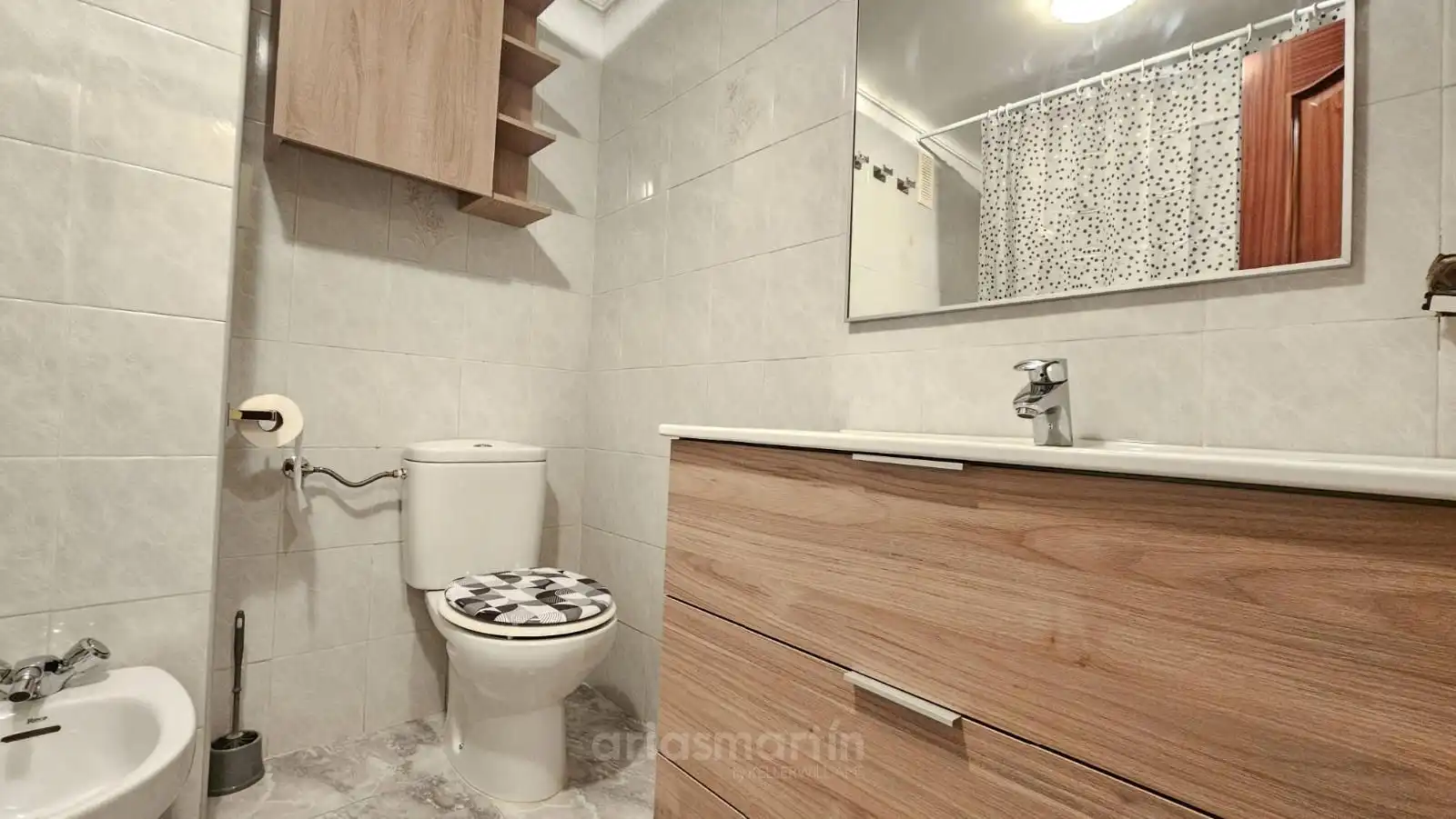 Bathroom of Flat for rent in Salamanca  with Heating, Terrace and Furnished