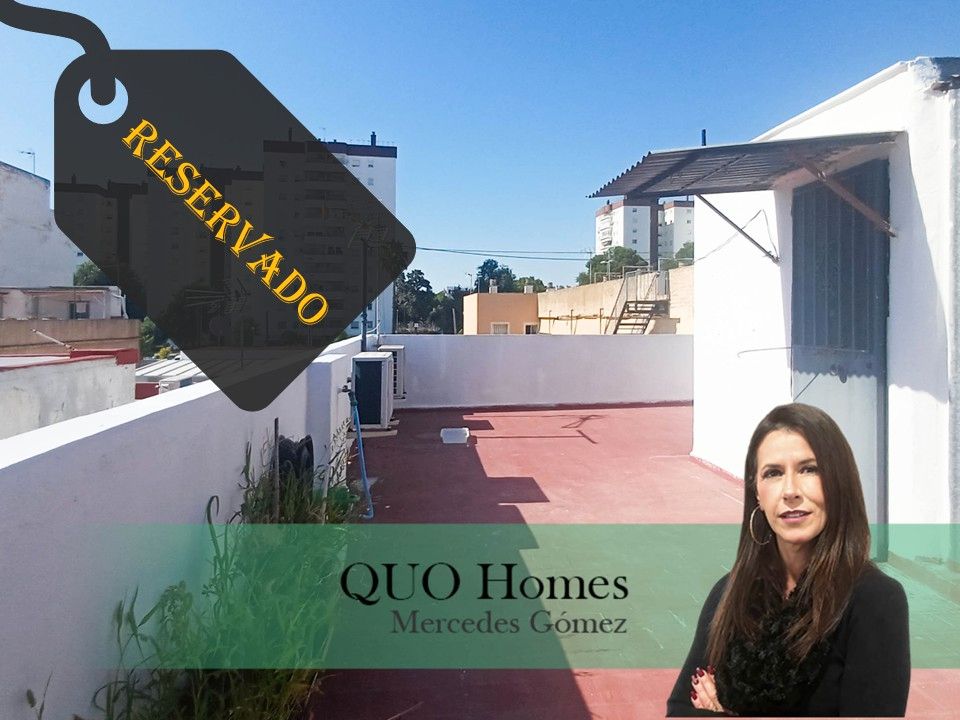 Vista exterior de Casa adosada en venda en Jerez de la Frontera amb Aire condicionat