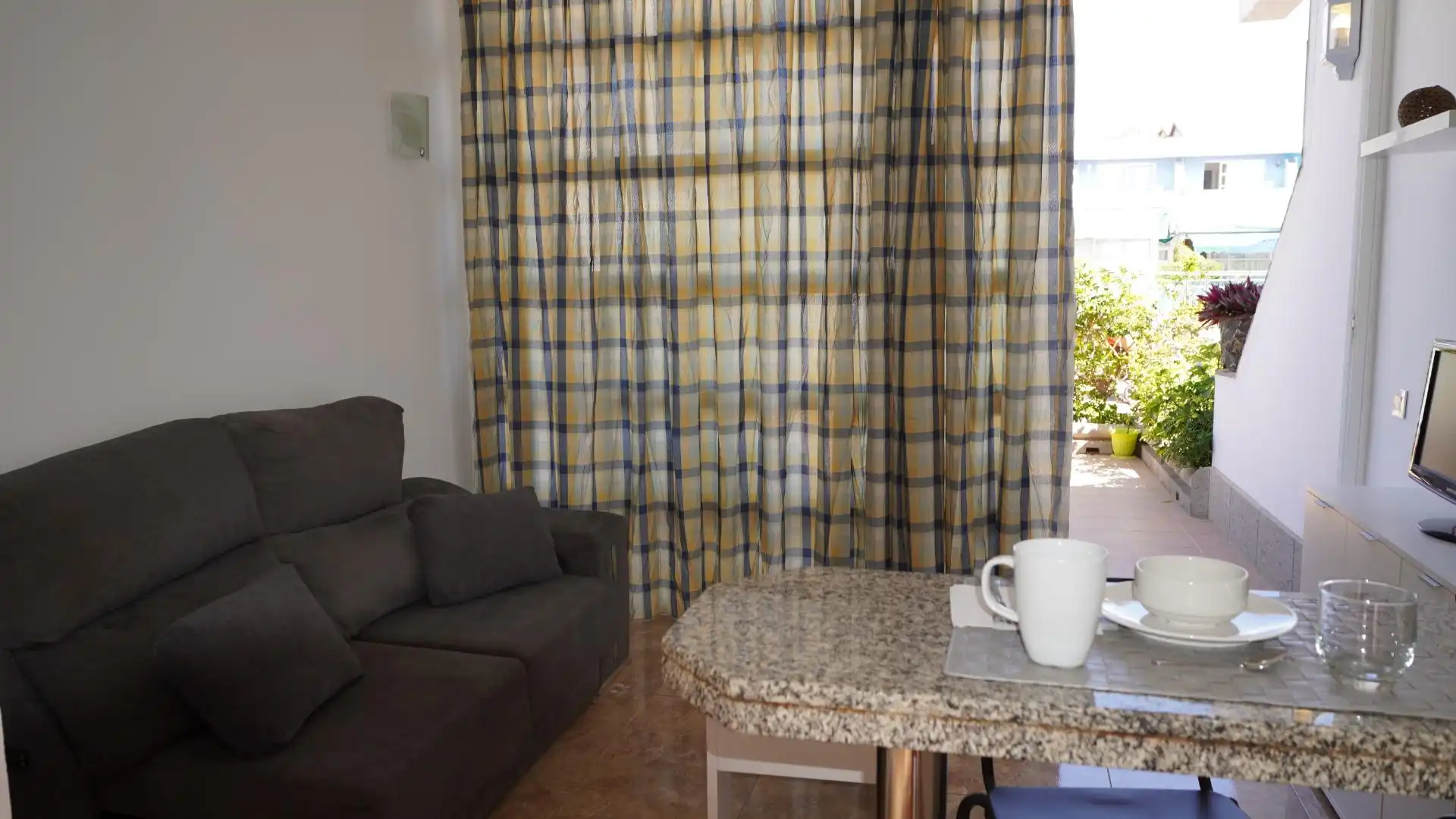 Sala de estar de Casa adosada en venta en San Bartolomé de Tirajana con Jardín privado, Amueblado y Balcón