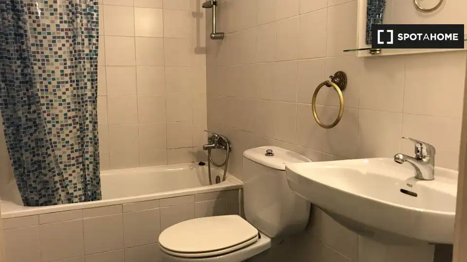 Bathroom of Study for share in Santa Marta de Tormes  with Air Conditioner and Terrace