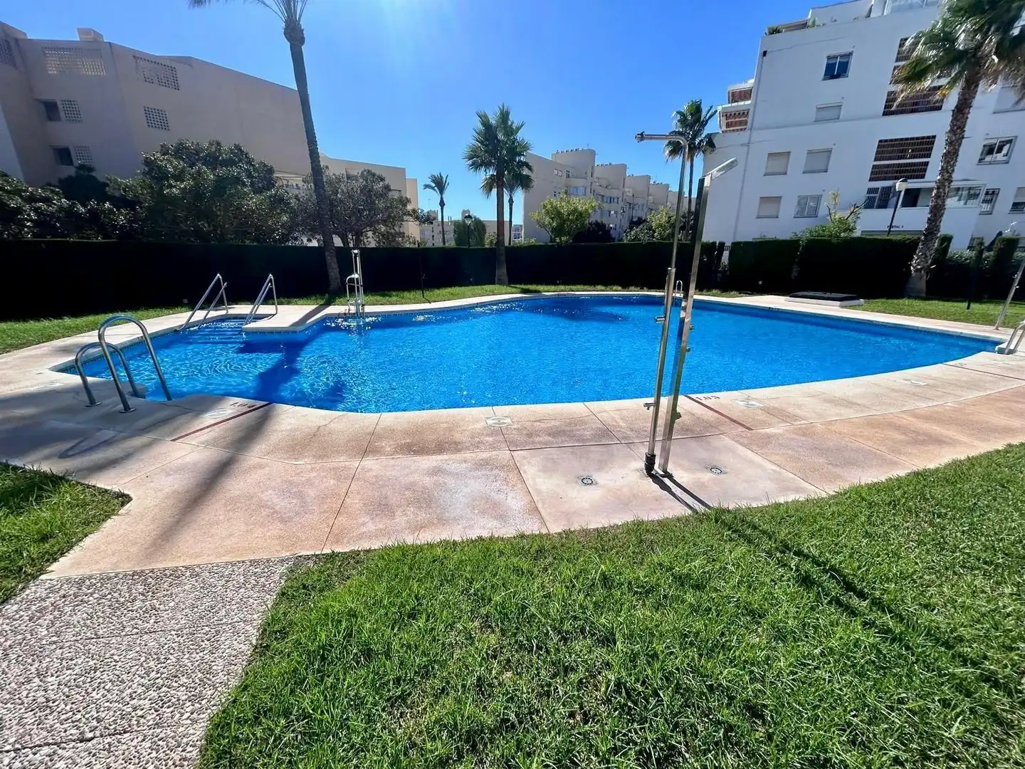 Piscina de Pis en venda en Playamar - Benyamina