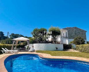 Vista exterior de Casa o xalet en venda en Lloret de Mar amb Aire condicionat, Terrassa i Piscina