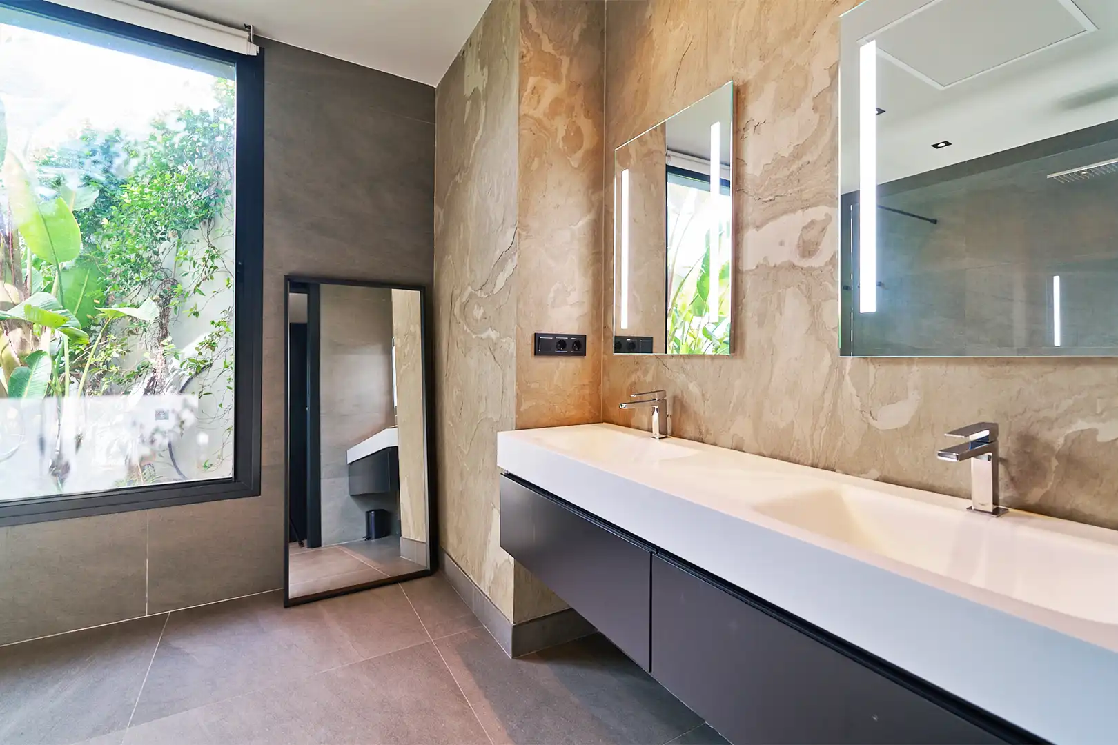 Baño de Casa o chalet en venta en Benahavís con Aire acondicionado, Calefacción y Jardín privado