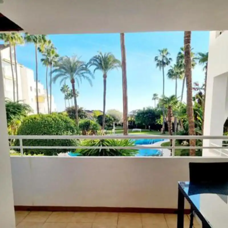 Jardín de Apartamento de alquiler en Estepona con Aire acondicionado, Calefacción y Terraza