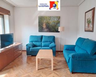 Living room of Flat to rent in Salamanca Capital  with Heating, Parquet flooring and Furnished