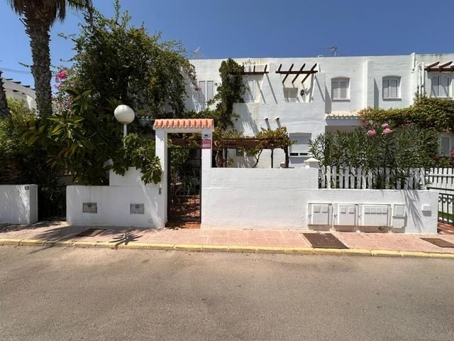 Vista exterior de Casa o xalet de lloguer en Mojácar amb Aire condicionat, Terrassa i Piscina comunitària
