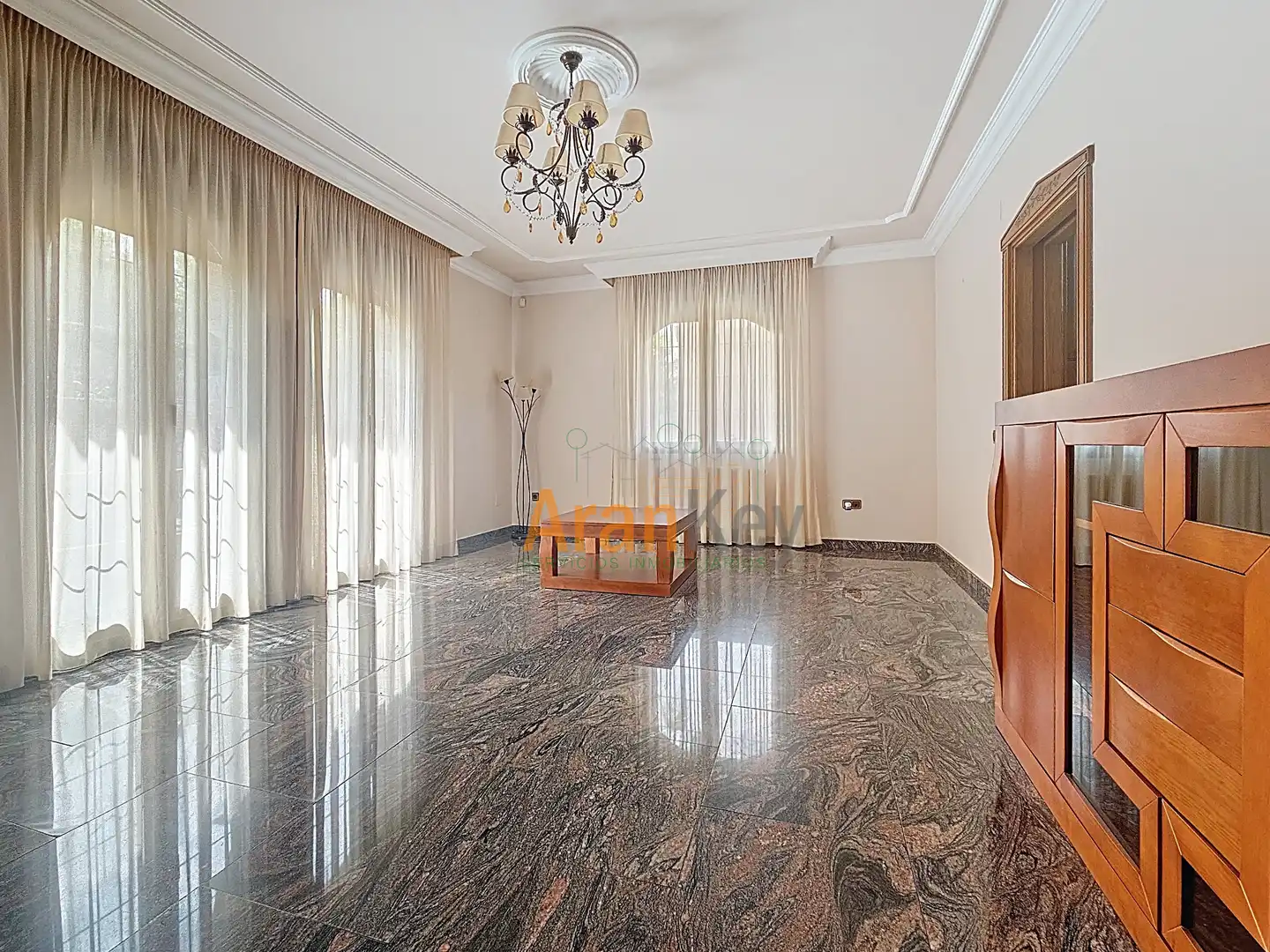 Living room of Houses for sale in Aranjuez  with Air Conditioner, Heating and Private garden