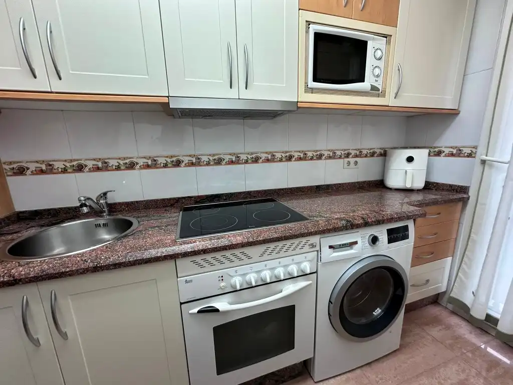 Cocina de Piso en venta en Gijón  con Calefacción, Parquet y Amueblado