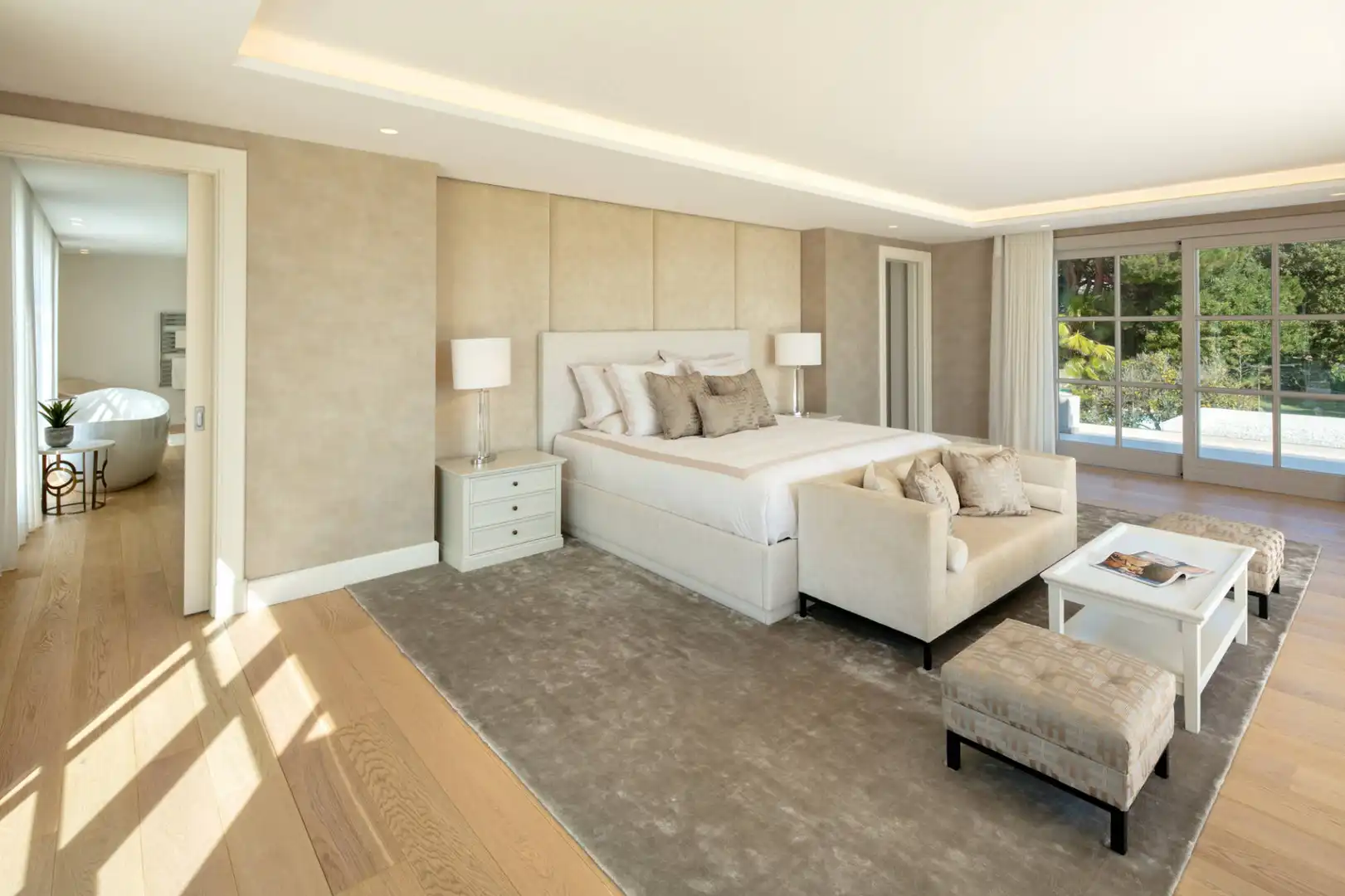 Dormitori de Casa o xalet en venda en Marbella amb Aire condicionat, Jardí privat i Terrassa