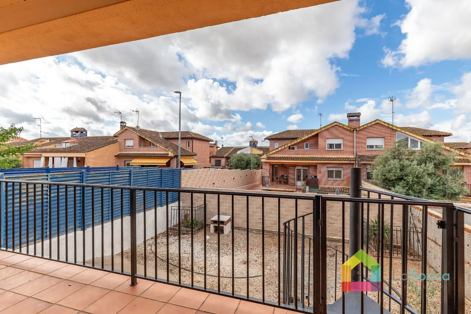 Terraza de Casa adosada en venta en Burguillos de Toledo con Calefacción, Jardín privado y Terraza